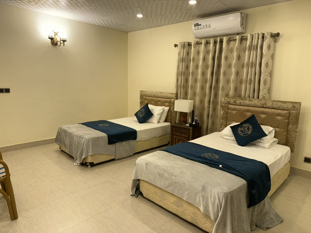 Twin guest room with air conditioning